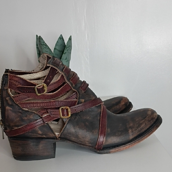 Freebird by Steven Size 7 Brown Distressed Leather Ankle Boots Western Boho - Picture 5 of 12